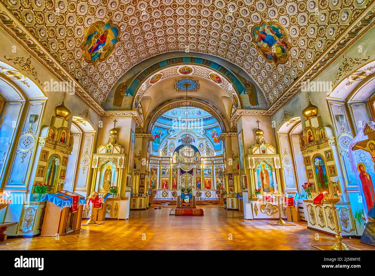L'interno della Cattedrale di Trasfigurazione con ricca decorazione colorata, Dnipro, Ucraina Foto Stock