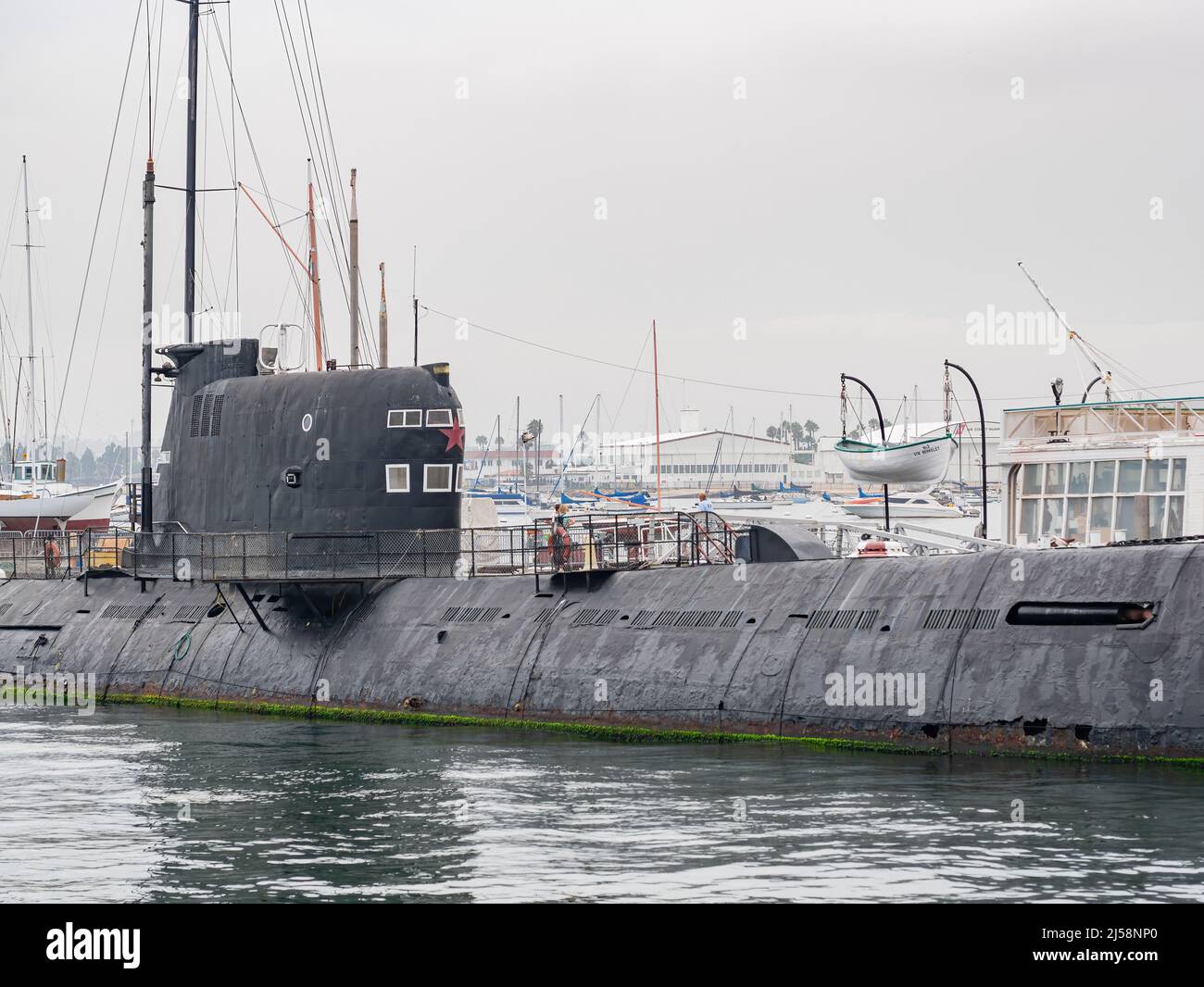 San Diego, AGO 2 2014 - Vista in alto del sottomarino sovietico B-39 del Museo Marittimo Foto Stock