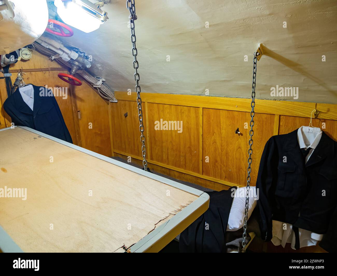 San Diego, AGO 2 2014 - Vista interna del sottomarino sovietico B-39 del Museo Marittimo Foto Stock