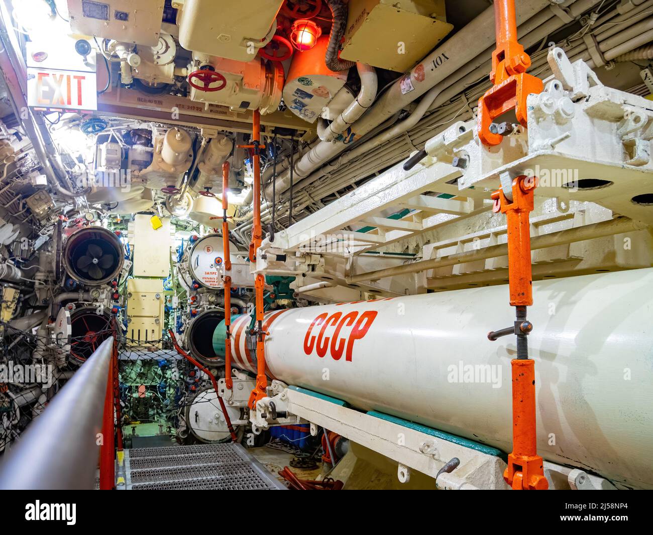 San Diego, AGO 2 2014 - Vista interna del sottomarino sovietico B-39 del Museo Marittimo Foto Stock