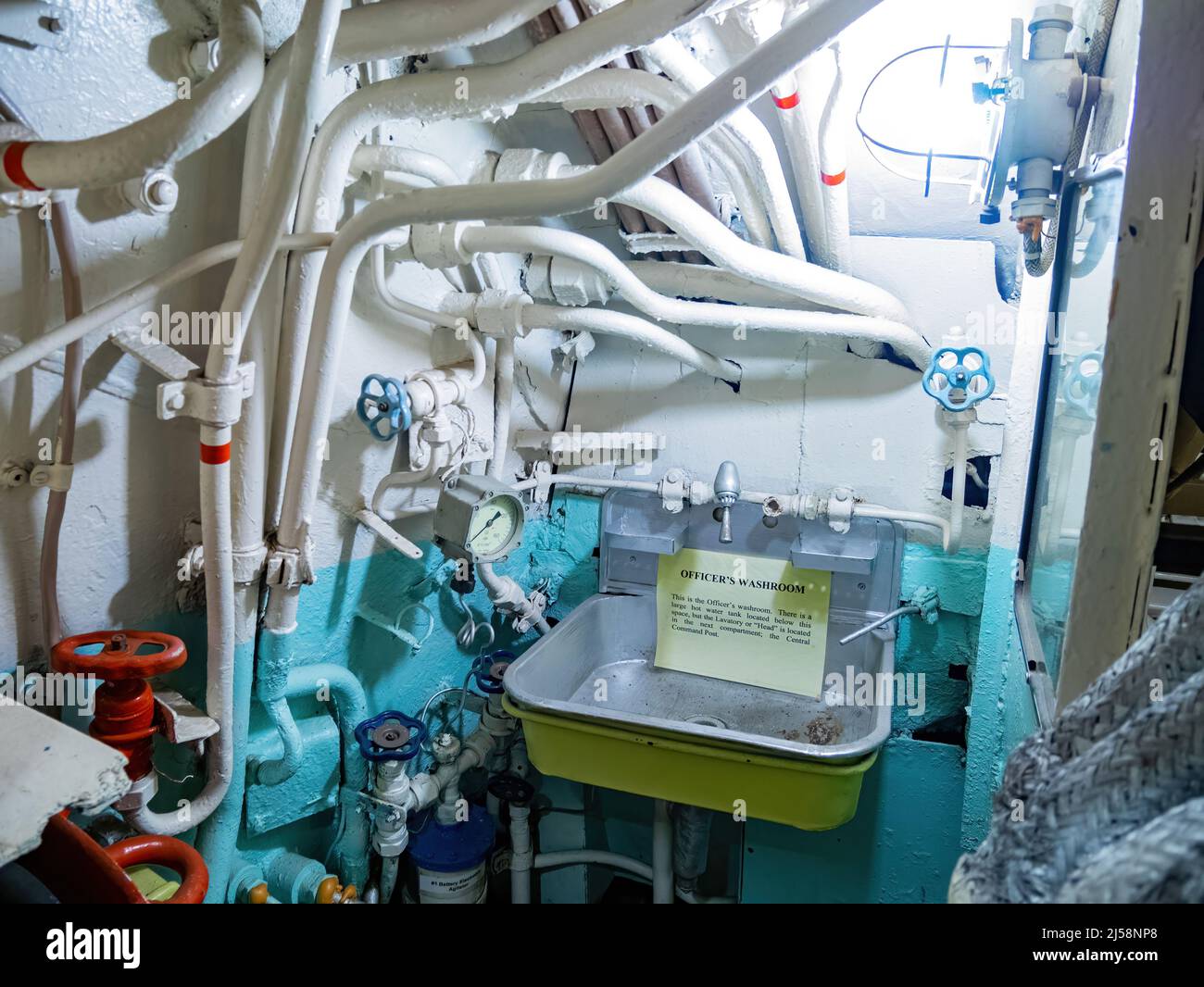 San Diego, AGO 2 2014 - Vista interna del sottomarino sovietico B-39 del Museo Marittimo Foto Stock