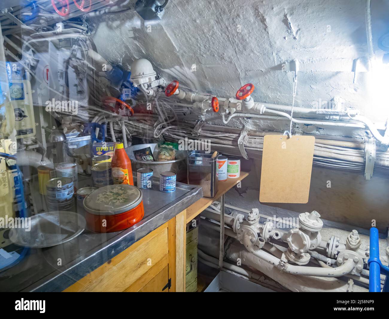 San Diego, AGO 2 2014 - Vista interna del sottomarino sovietico B-39 del Museo Marittimo Foto Stock