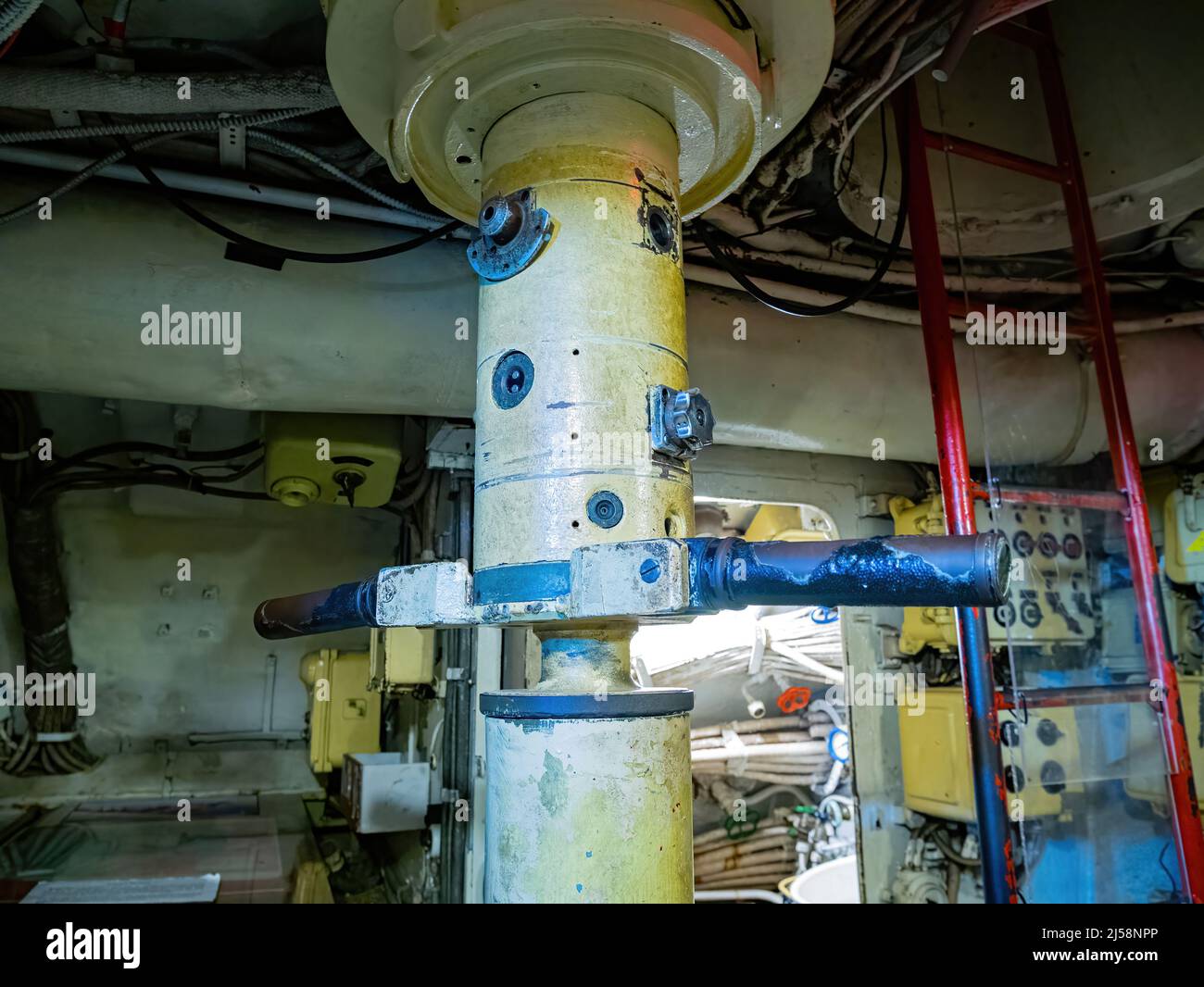 San Diego, AGO 2 2014 - Vista interna del sottomarino sovietico B-39 del Museo Marittimo Foto Stock