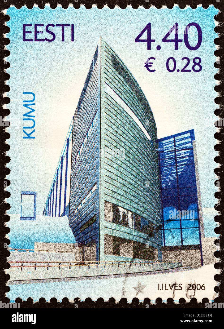 ESTONIA - CIRCA 2006: Un francobollo stampato in Estonia mostra Kumu, Museo d'Arte Estone, circa 2006. Foto Stock