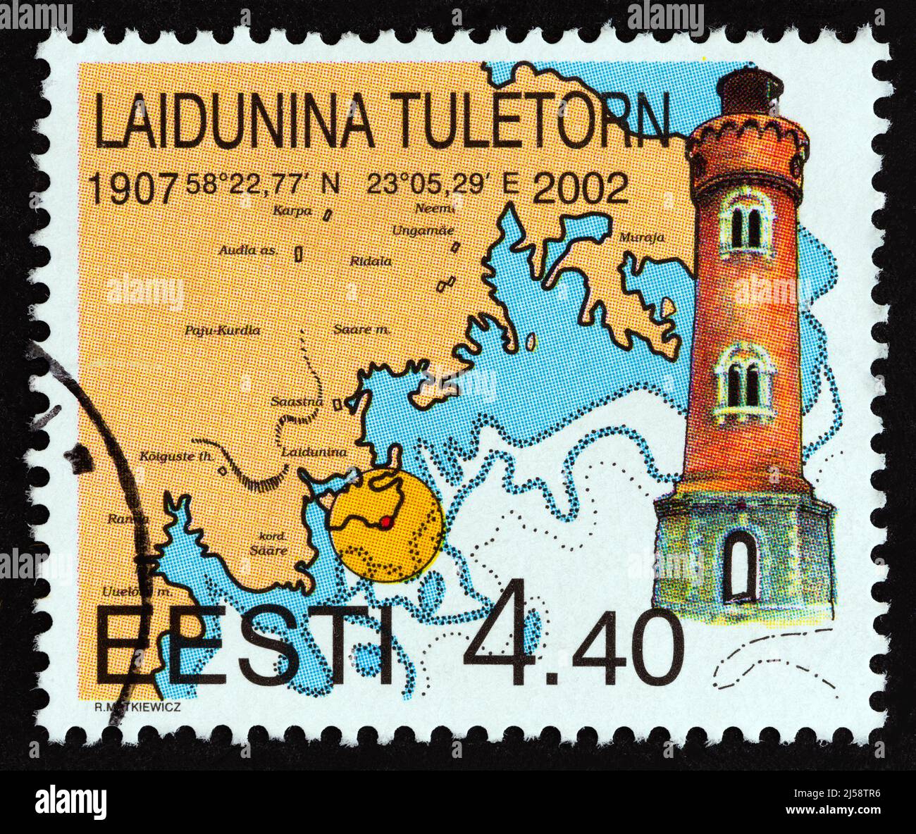 ESTONIA - CIRCA 2002: Un francobollo stampato in Estonia mostra Laidunina faro e carta nautica, circa 2002. Foto Stock