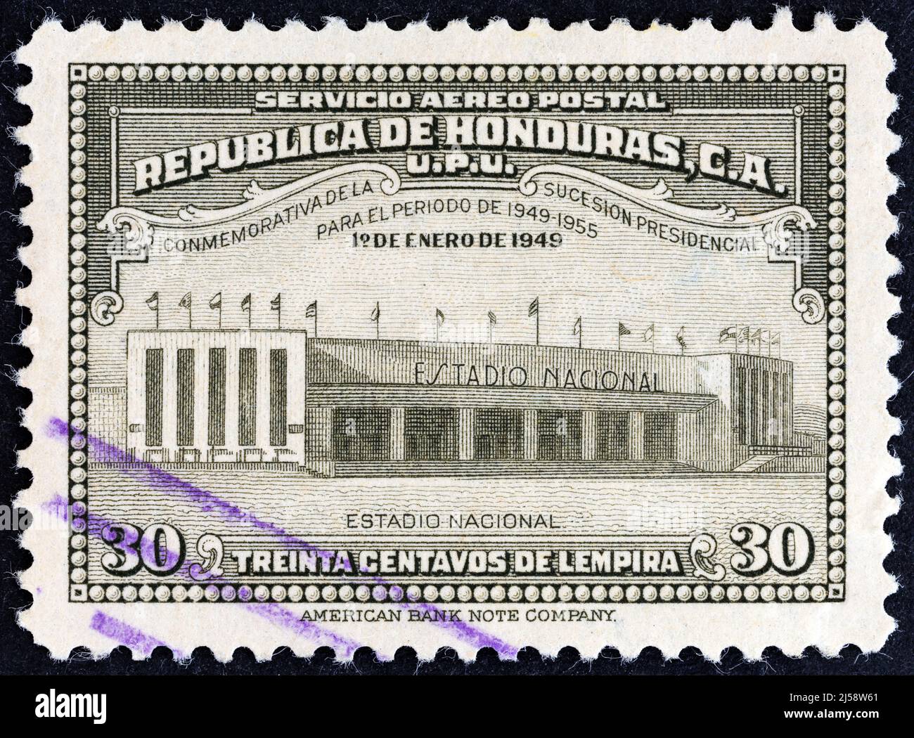 HONDURAS - CIRCA 1949: Un francobollo stampato in Honduras dal numero 'AirMail - Inaugurazione del presidente Juan Manuel Galvez ' mostra Stadio Nazionale. Foto Stock