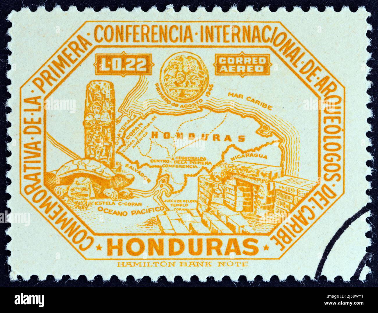 HONDURAS - CIRCA 1947: Un francobollo stampato in Honduras mostra la mappa delle antichità dell'Honduras e Copan, circa 1947. Foto Stock