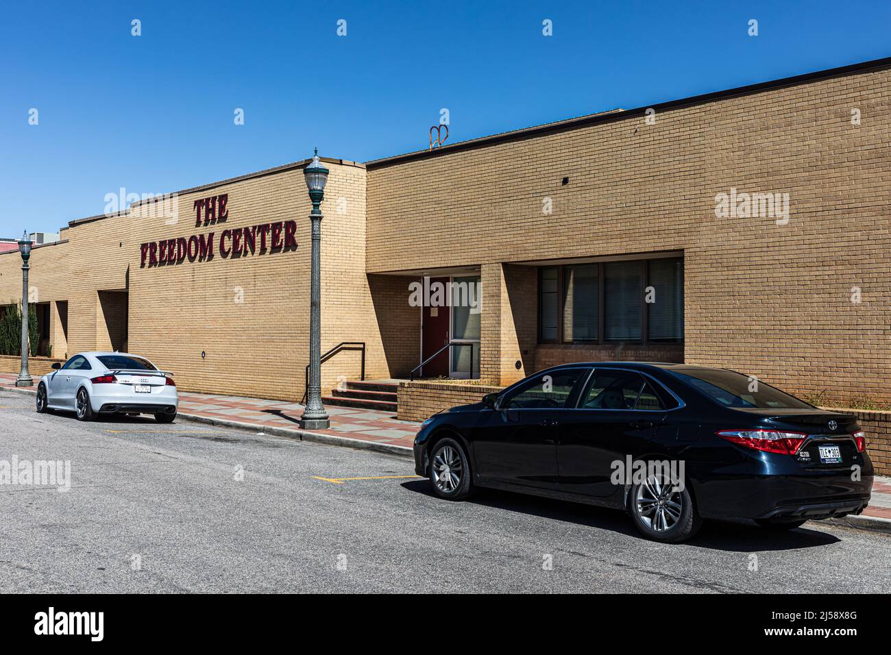 ROCK HILL, SC, USA-10 APRILE 2022: Vista diagonale del Freedom Center Building, una struttura polivalente che incontra il ginocchio spirituale, sociale ed economico Foto Stock
