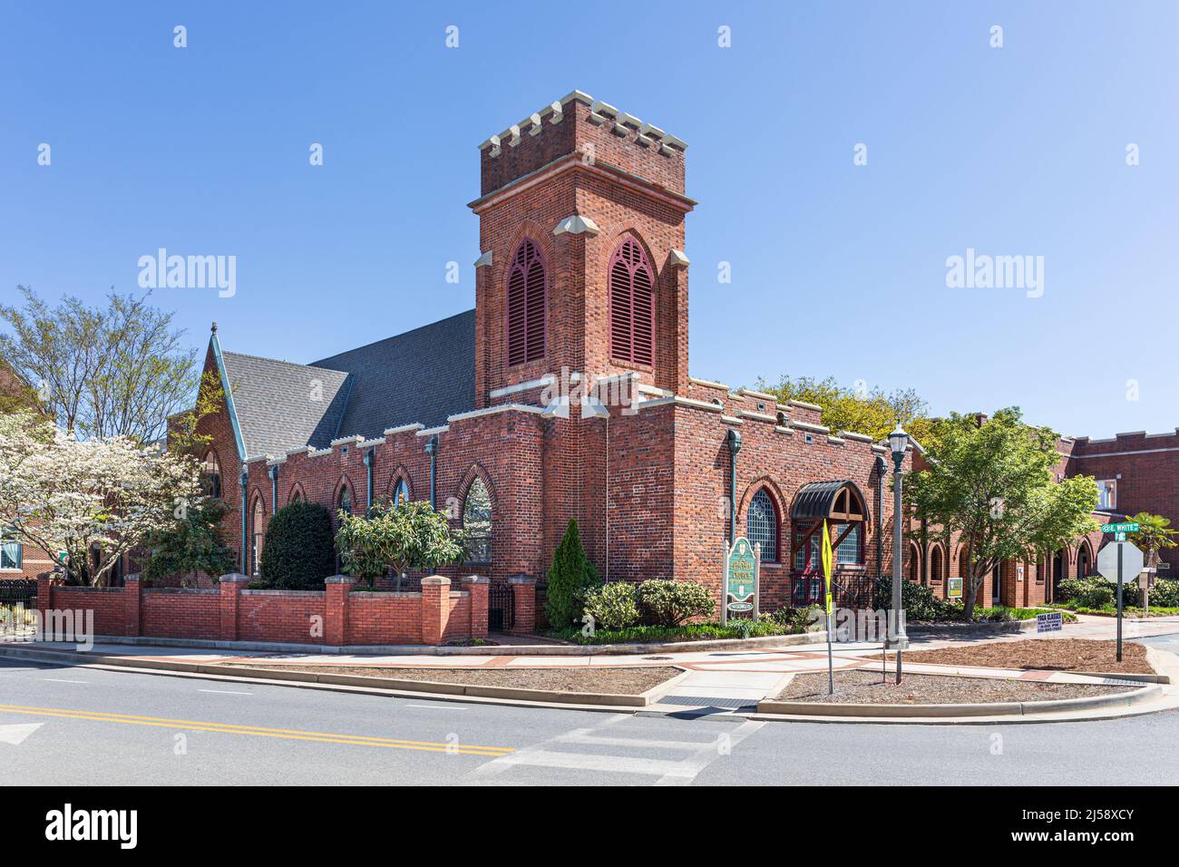 ROCK HILL, SC, USA-10 APRILE 2022: La Chiesa episcopale del nostro Salvatore in centro. Foto Stock
