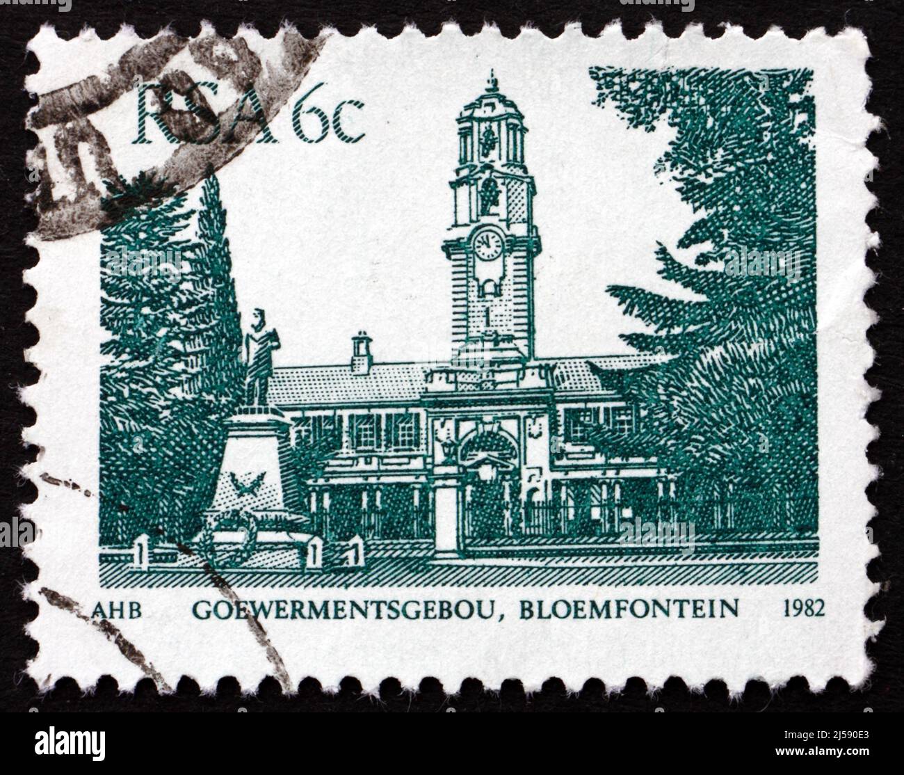 SUD AFRICA - CIRCA 1982: Un francobollo stampato in Sudafrica mostra Goewermentsgebou, Bloemfontein, Museo letterario Nazionale Afrikaans, circa 1982 Foto Stock