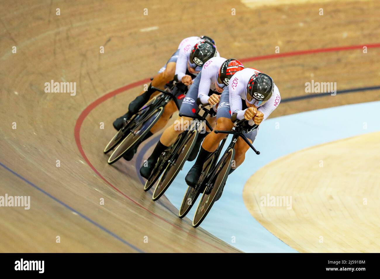 .21 aprile 2022, Glasgow, Regno Unito. Il primo giorno della UCI Track Nations Cup, che si è tenuta all'Emirates Stadium, noto come Sir Chris Hoy Velodrome, è stato il team inseguimento turno di qualificazione su una pista di 4 km. Credit: Findlay/Alamy Live News Foto Stock