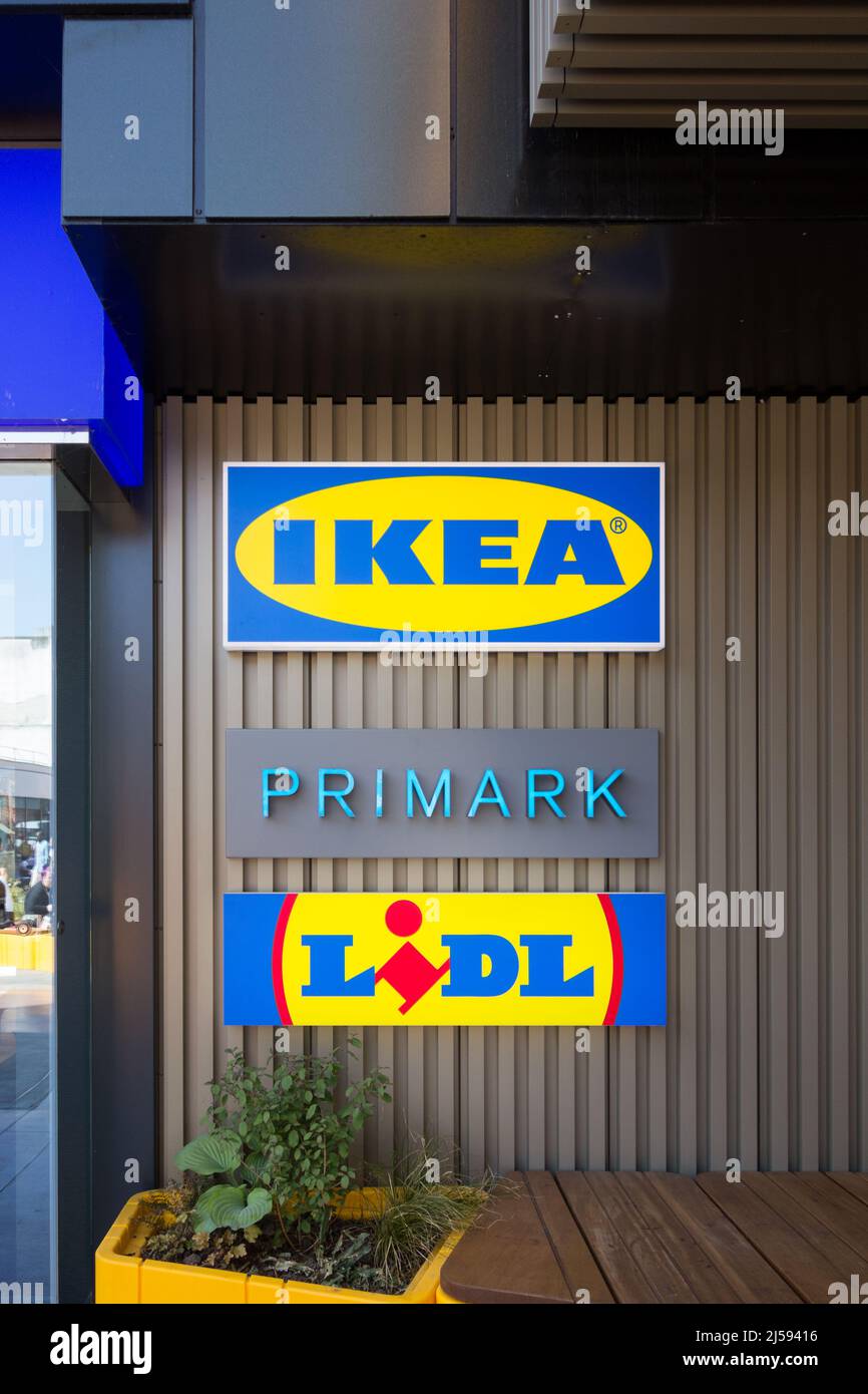 IKEA e Lidl Signage Hammersmith, Livat, Kings Mall Shopping Center, King Street, Hammersmith, West London, W6, Inghilterra, Regno Unito Foto Stock