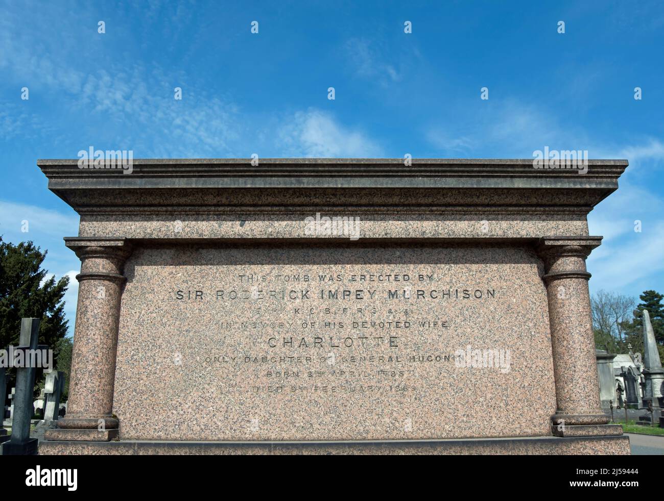 monumento che segna la tomba del geologo sig. roderick impey murchison, e sua moglie charlotte, al cimitero di brompton, londra, inghilterra Foto Stock