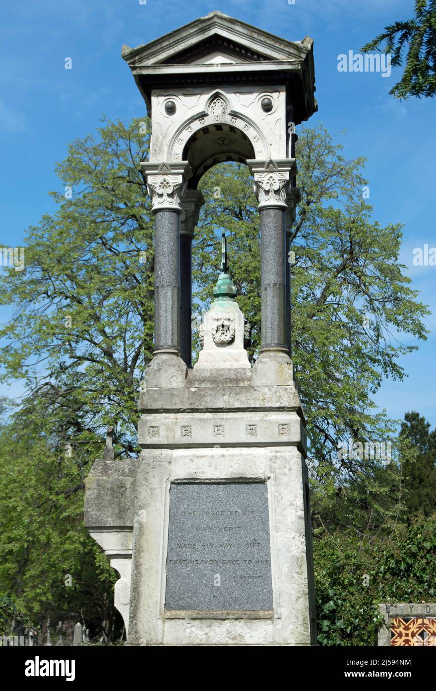 monumento a alfred mellon presso la tomba del violinista del 19th secolo, compositore e direttore d'orchestra al cimitero di brompton, londra, inghilterra Foto Stock