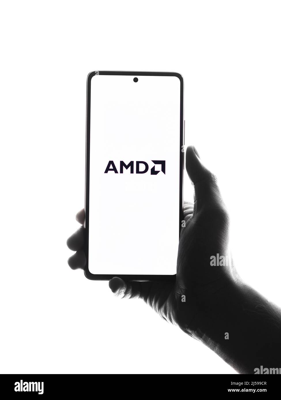 West Bangal, India - 20 aprile 2022 : il logo Advanced Micro Devices (AMD) sullo schermo del telefono immagine stock. Foto Stock