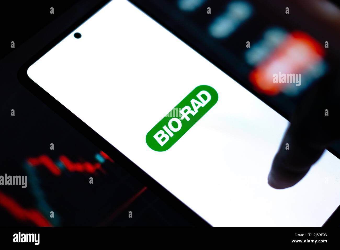 West Bangal, India - 20 aprile 2022: Logo Bio Rad Laboratories sullo schermo del telefono immagine stock. Foto Stock