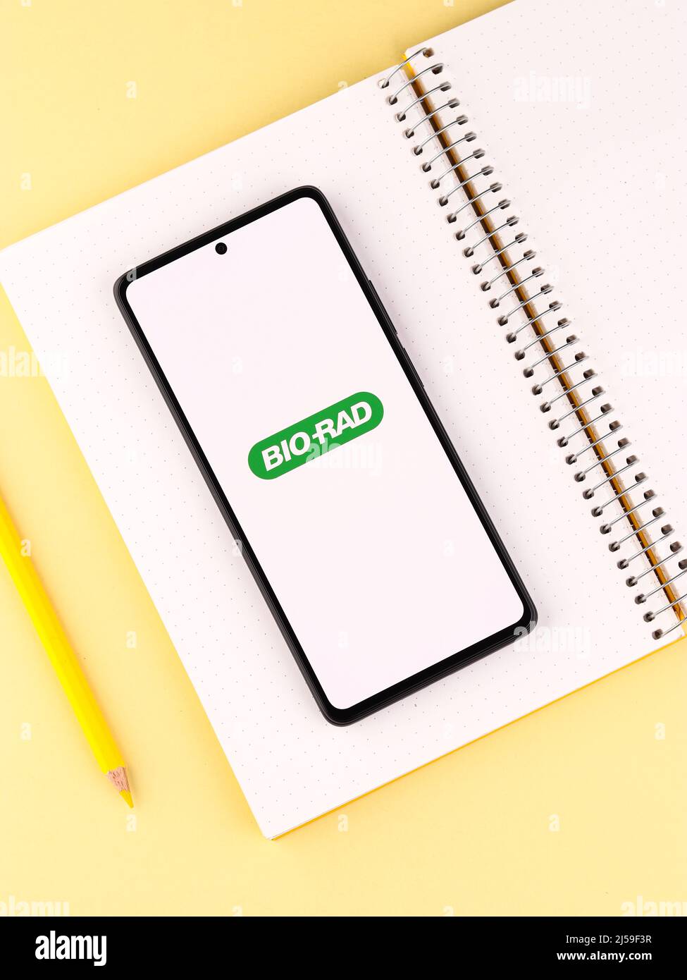 West Bangal, India - 20 aprile 2022: Logo Bio Rad Laboratories sullo schermo del telefono immagine stock. Foto Stock