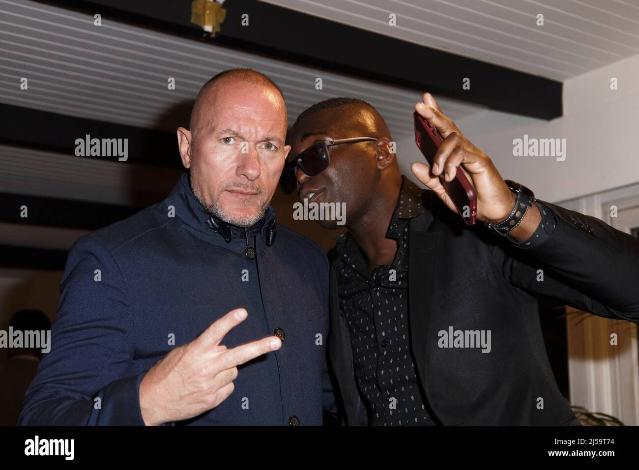 Parigi, Francia. 20th Apr 2022. Pascal Soetens e Charlie Kouassi partecipano alla festa di lancio DELL'associazione RESPECT POUR TOUS di Jérémy Bellet a Parigi Foto Stock