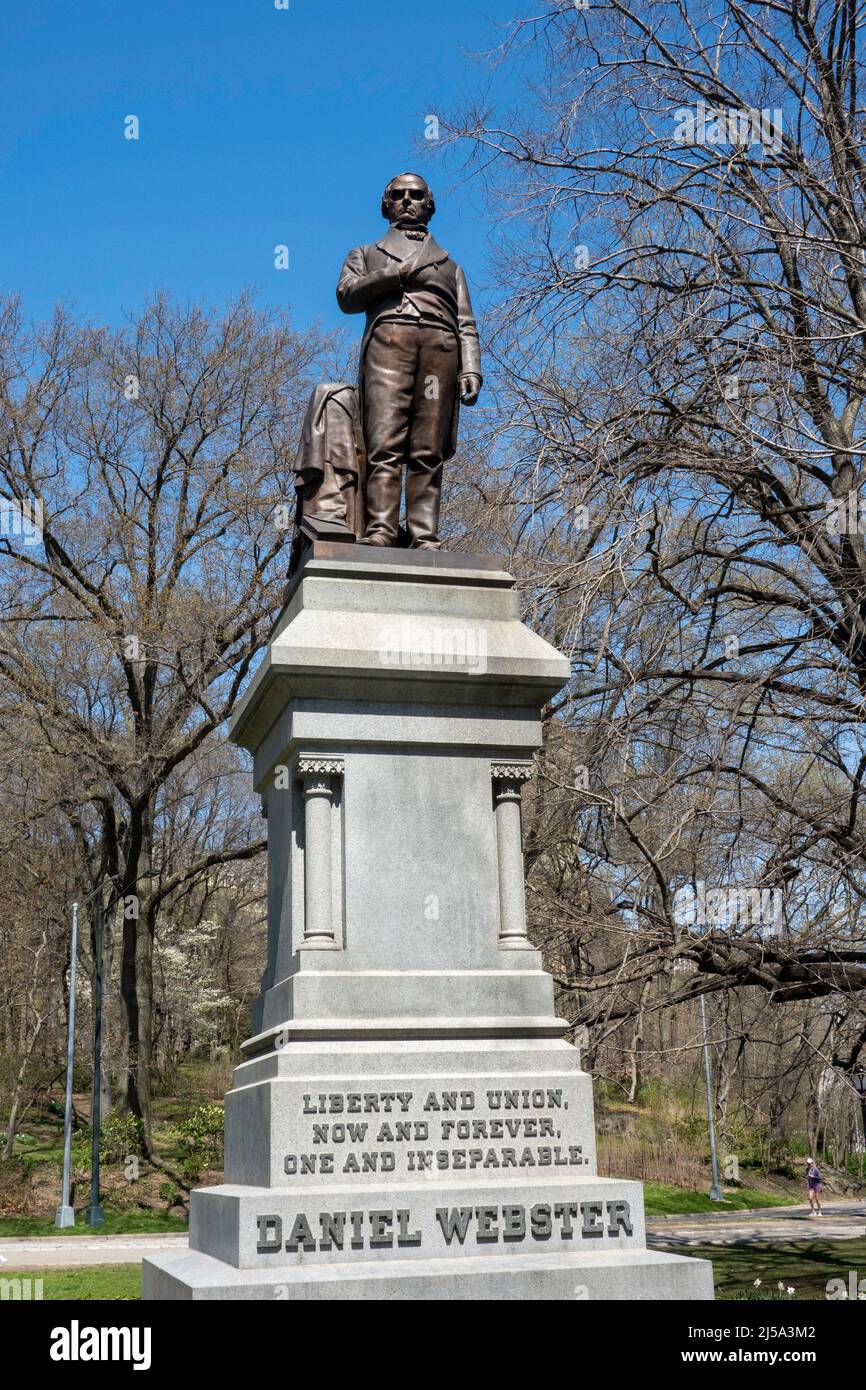 La scultura in bronzo più grande della vita di Daniel Webster si trova a Central Park, New York City, USA 2022 Foto Stock