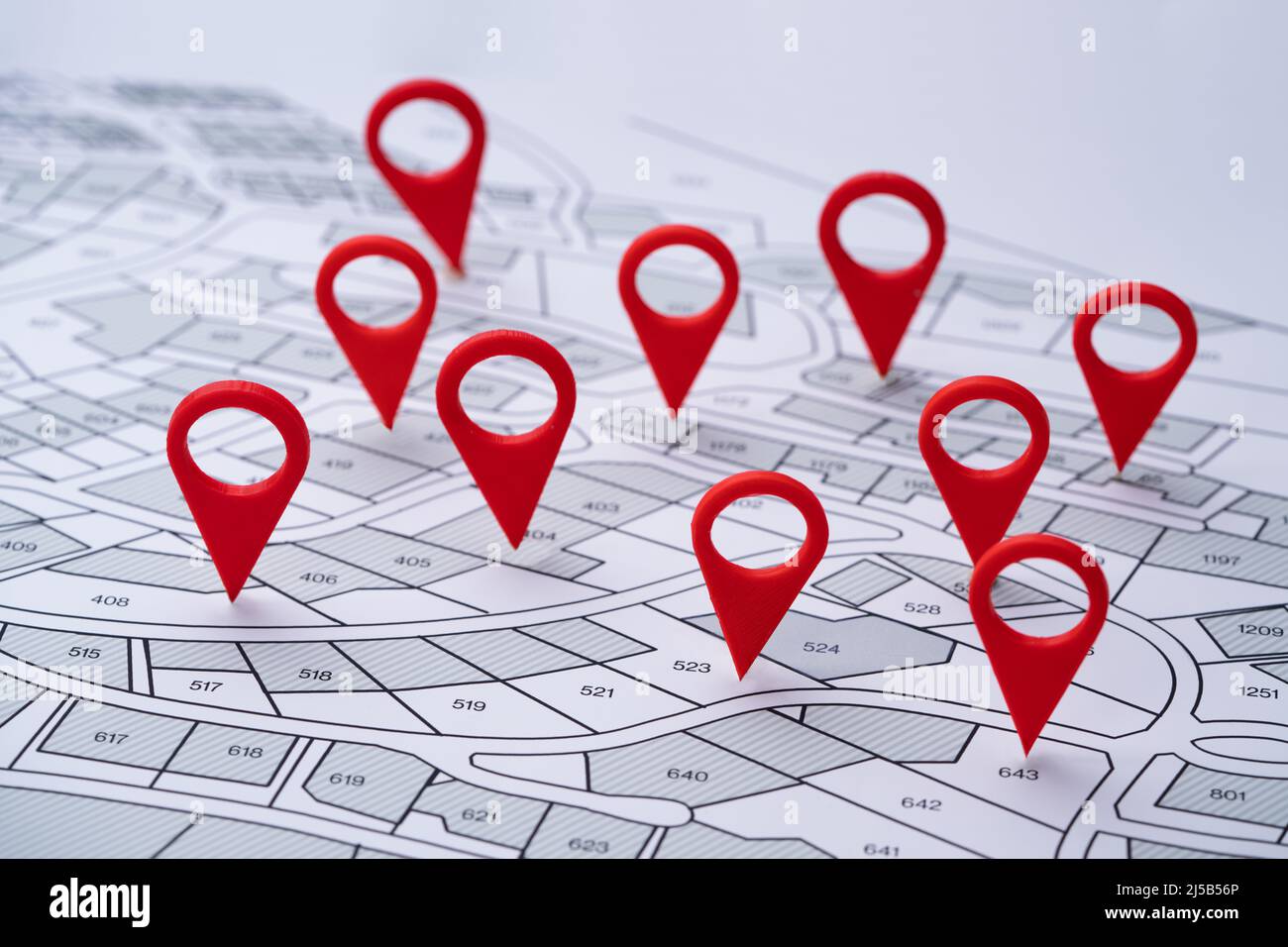 Mappa catastale locale e perni di posizionamento. Ricerca e sondaggio Foto Stock