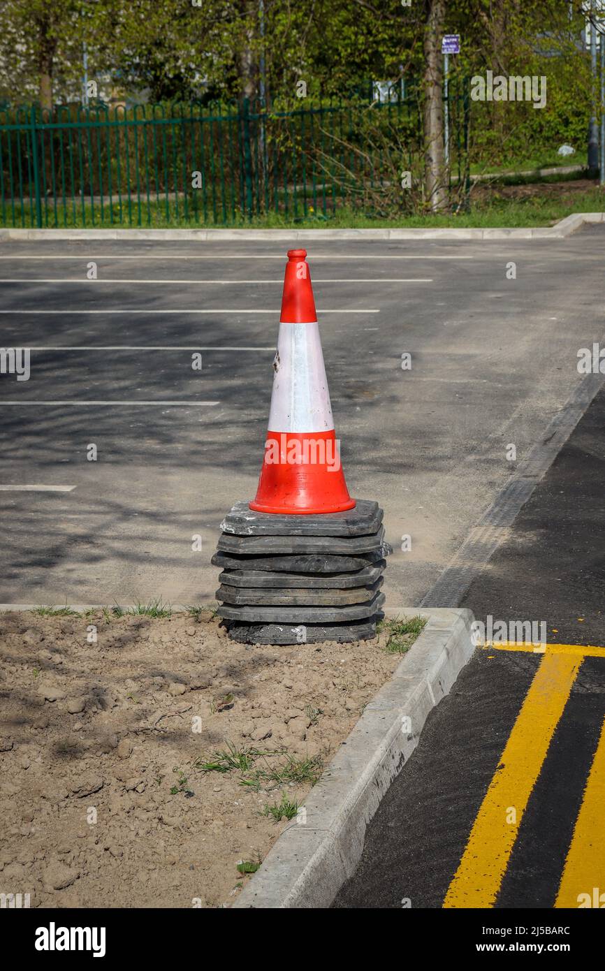 Pila di coni di traffico arancioni Foto Stock