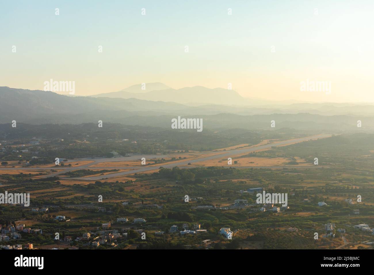 Bellissimo paesaggio di montagna al tramonto, Rodi, Grecia Foto Stock