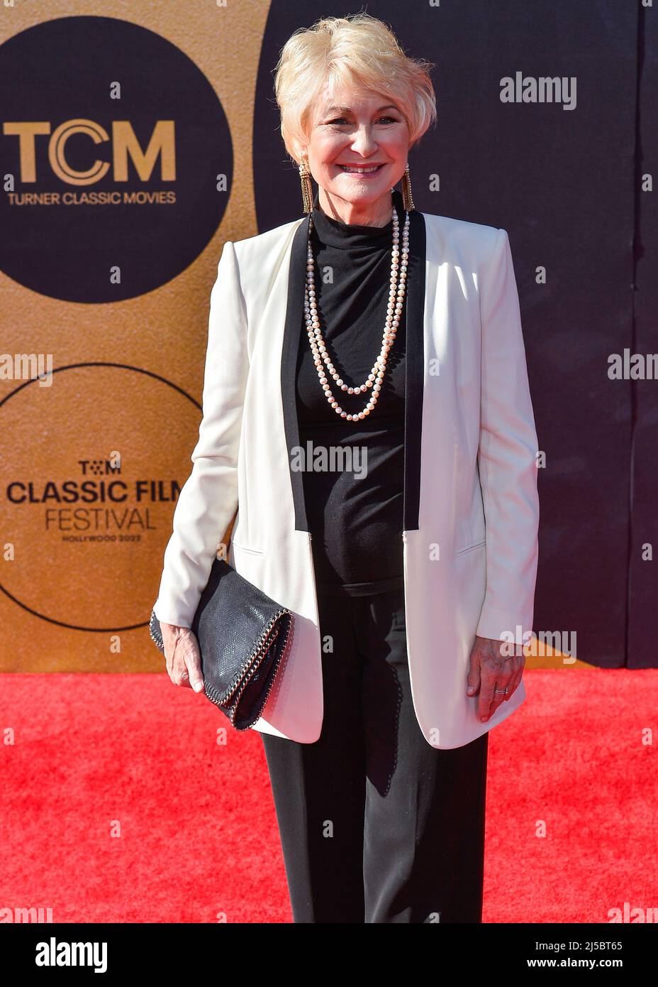 Los Angeles, Stati Uniti. 21st Apr 2022. HOLLYWOOD, LOS ANGELES, CALIFORNIA, Stati Uniti d'America - APRILE 21: L'attrice americana Dee Wallace arriva al TCM Classic Film Festival Opening Night 2022 40th Anniversary Screening of 'E.T. The Extra-Terrestrial' tenuto al TCL Chinese Theatre IMAX il 21 aprile 2022 a Hollywood, Los Angeles, California, Stati Uniti. (Foto di Image Press Agency) credito: Image Press Agency/Alamy Live News Foto Stock