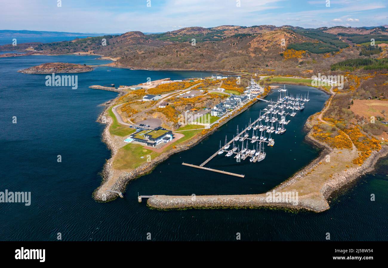 Vista aerea del complesso ricreativo e ricreativo di Portavadie sulla penisola di Cowal, ad Argyll e Bute, Scozia, Regno Unito Foto Stock