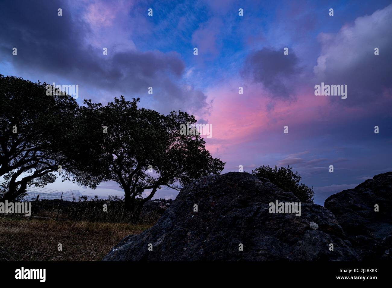 Nuvole di tempesta al tramonto / crepuscolo Foto Stock