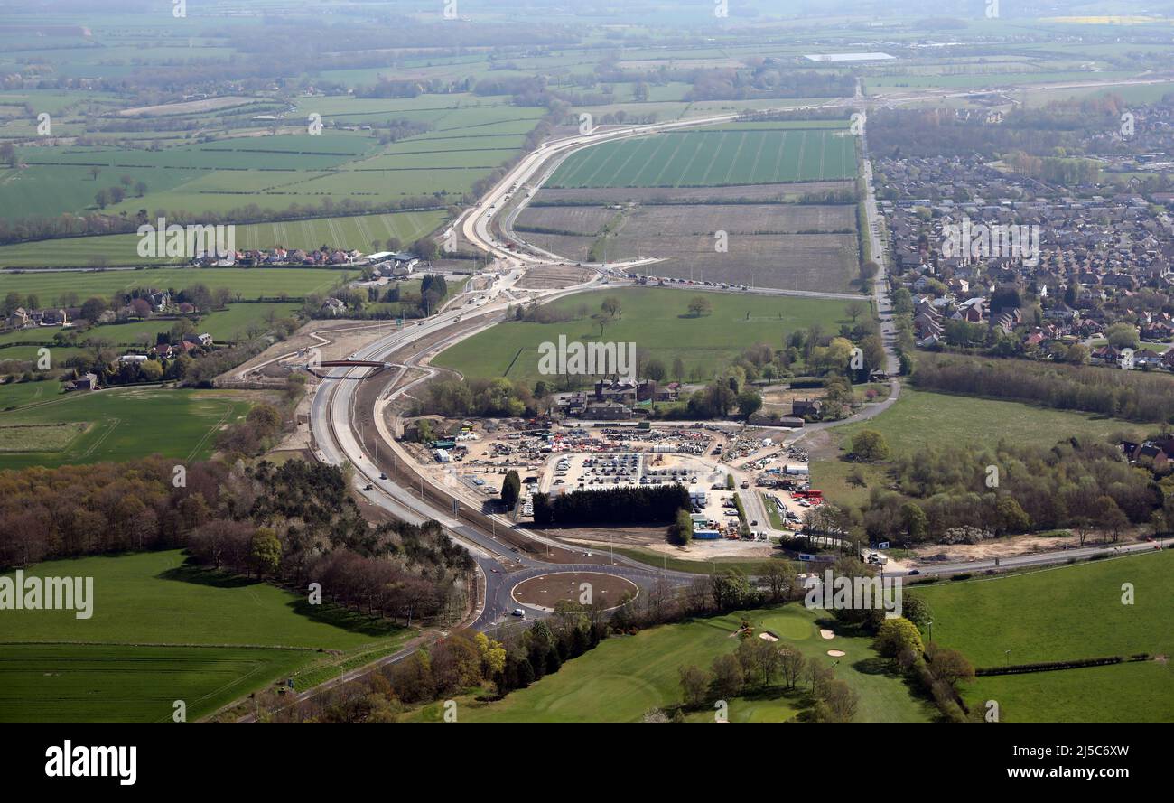 Vista aerea verso est dalla A58 Wetherby Road a North Leeds lungo i lavori di costruzione della East Leeds Orbital Route (tangenziale) Foto Stock