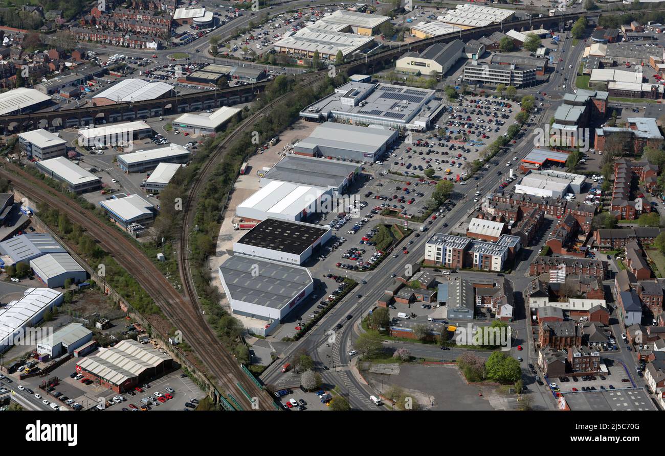 Vista aerea del Beck Retail Park, un centro commerciale a Wakefield, West Yorkshire Foto Stock Vista aerea del Beck Retail Park, un centro commerciale a Wakefield, West Yorkshire Foto Stock