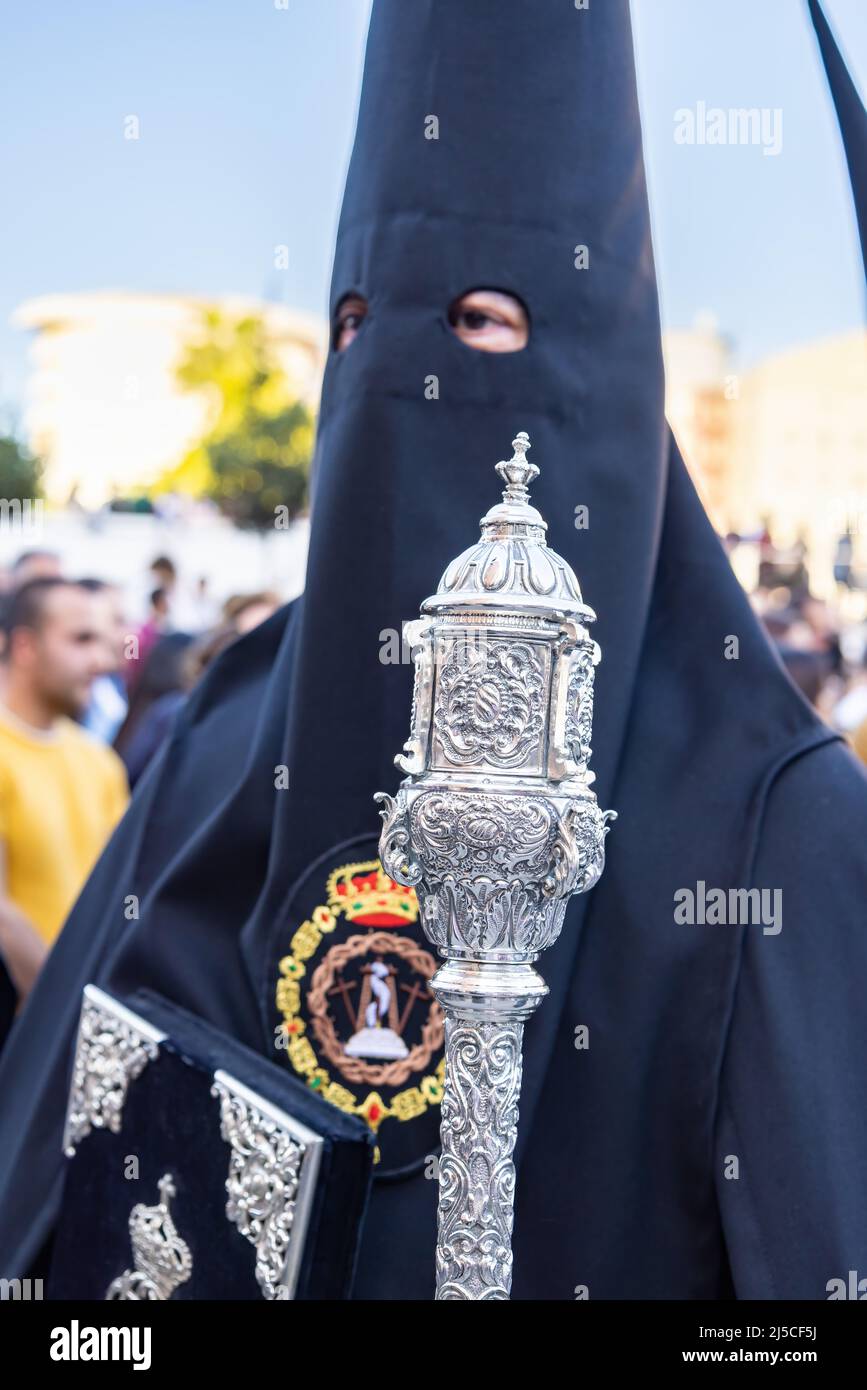 Particolare del bastone d'argento portato da un Nazareno. Fuoco selettivo con fuoco solo sul bastone d'argento Foto Stock