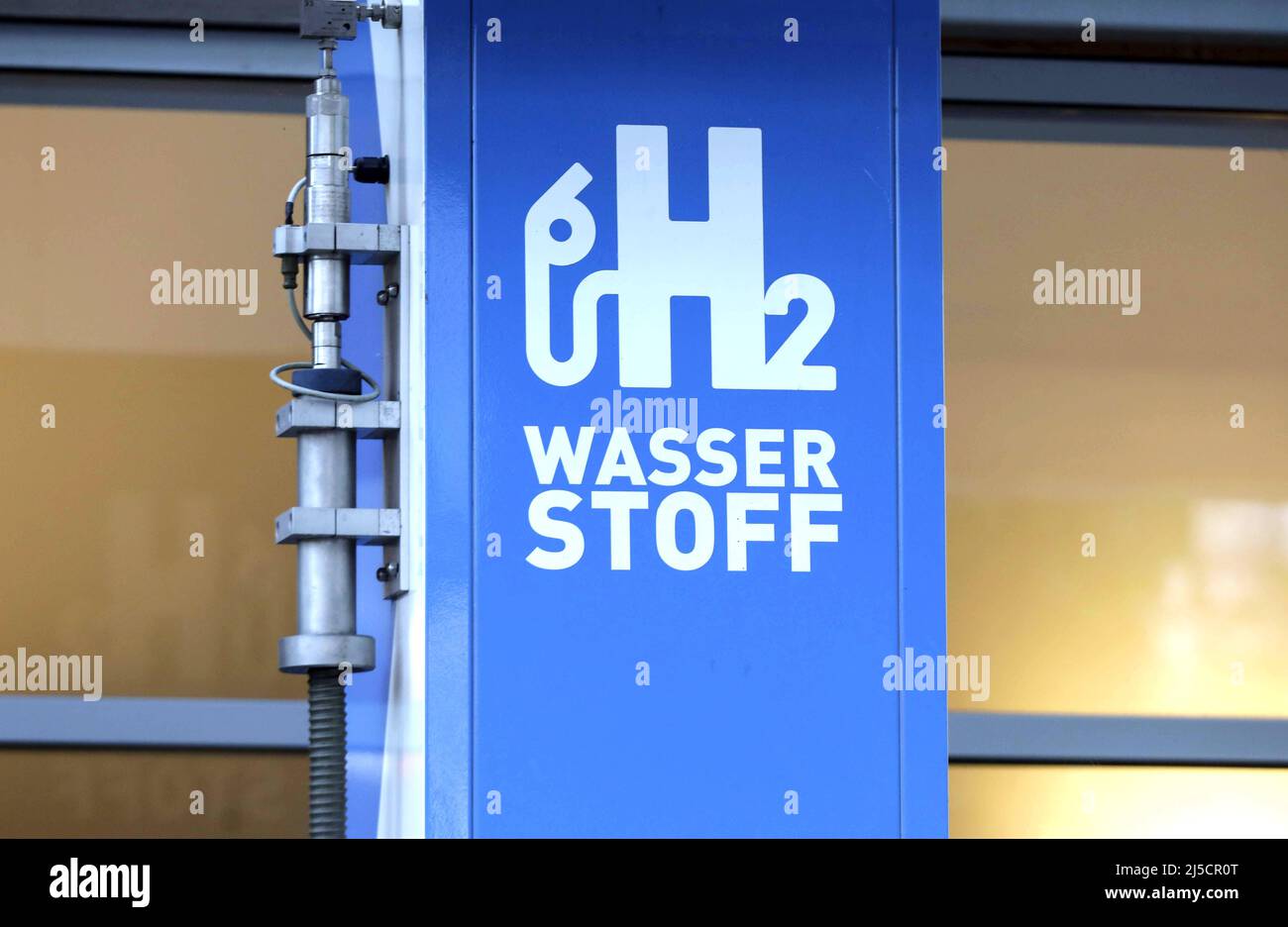 Berlino, DEU, 18.08.2020 - Stazione di rifornimento di idrogeno Total AG. Le società Air liquide, Daimler, Linde, OMV, Shell e TOTAL hanno Unito le loro forze nel H2. L'obiettivo è quello di costruire 100 stazioni di rifornimento di idrogeno. [traduzione automatizzata] Foto Stock