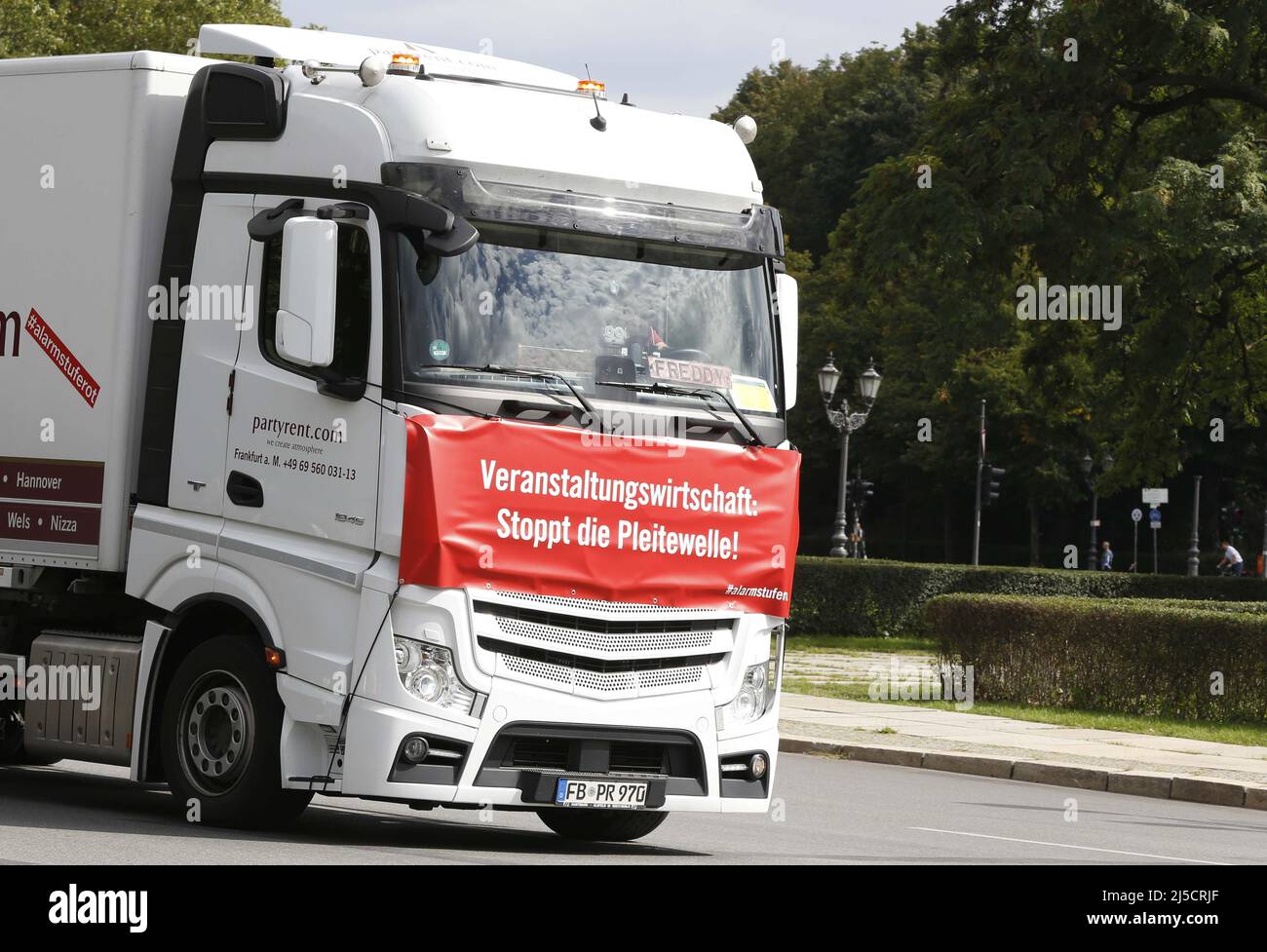 Berlino, DEU, 09.09.2020 - partecipanti alla crisi esistenziale dimostrativa nell'industria dell'evento, l'Alleanza Alarm Stage Red. [traduzione automatizzata] Foto Stock