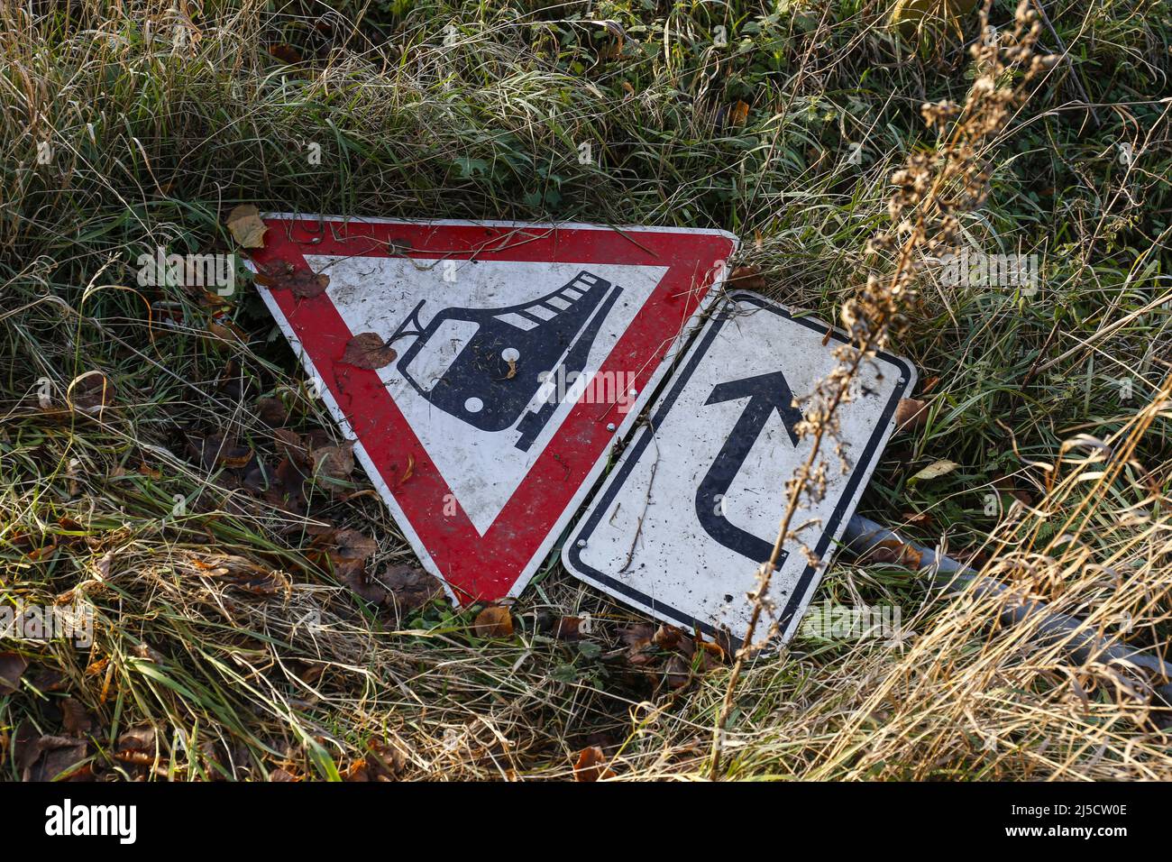 Danewitz, DEU, 08.12.2020 - cartello stradale ferroviario sul terreno. [traduzione automatizzata] Foto Stock