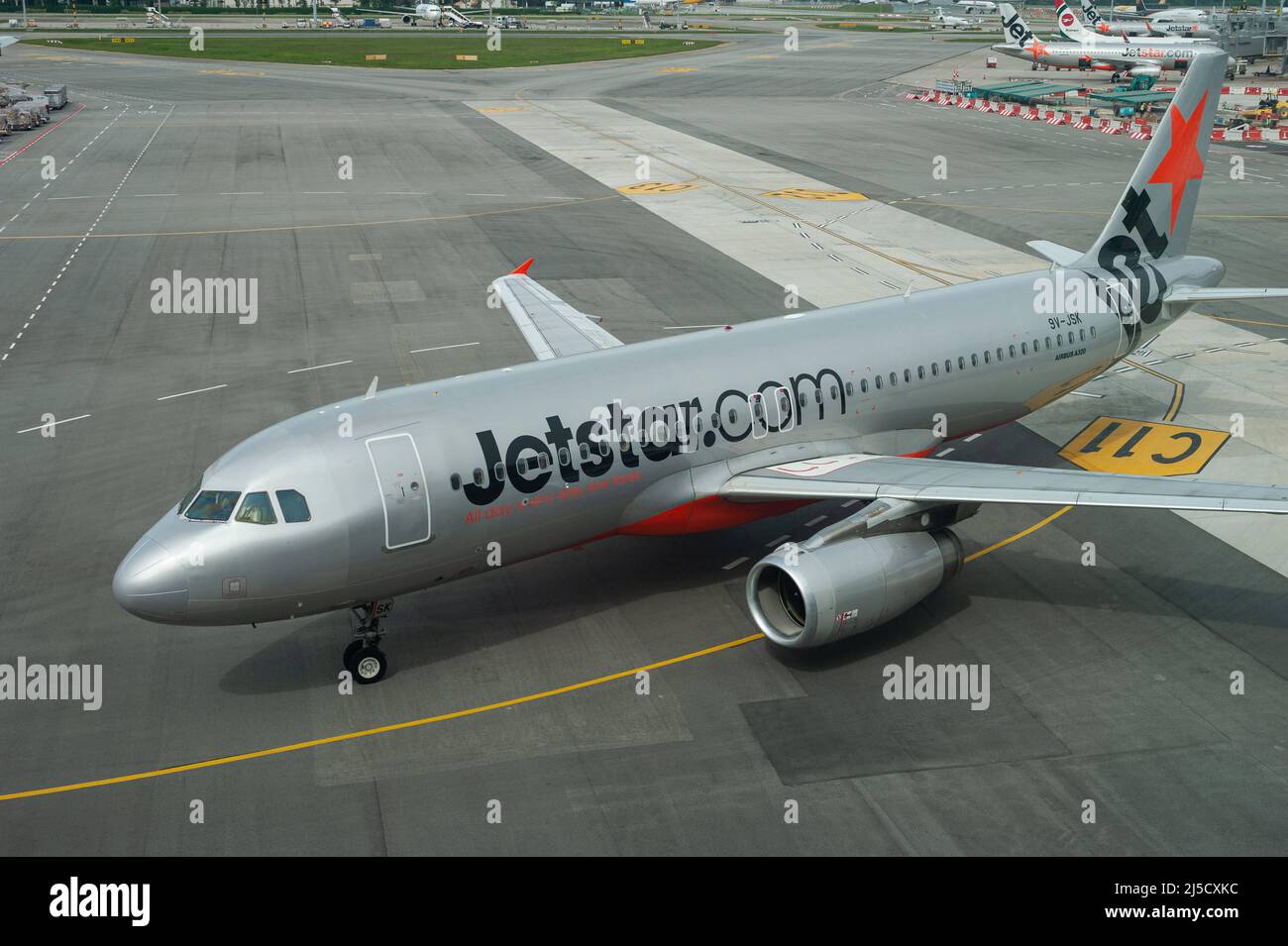 06 dicembre 2019, Singapore, Repubblica di Singapore, Asia - Un aereo Jetstar Asia Airways Airbus A320-232 passeggeri con registrazione 9V-JSK all'Aeroporto Internazionale di Changi (SIN). Jetstar Asia Airways Pte Ltd è una compagnia aerea low-cost con sede a Singapore. [traduzione automatizzata] Foto Stock