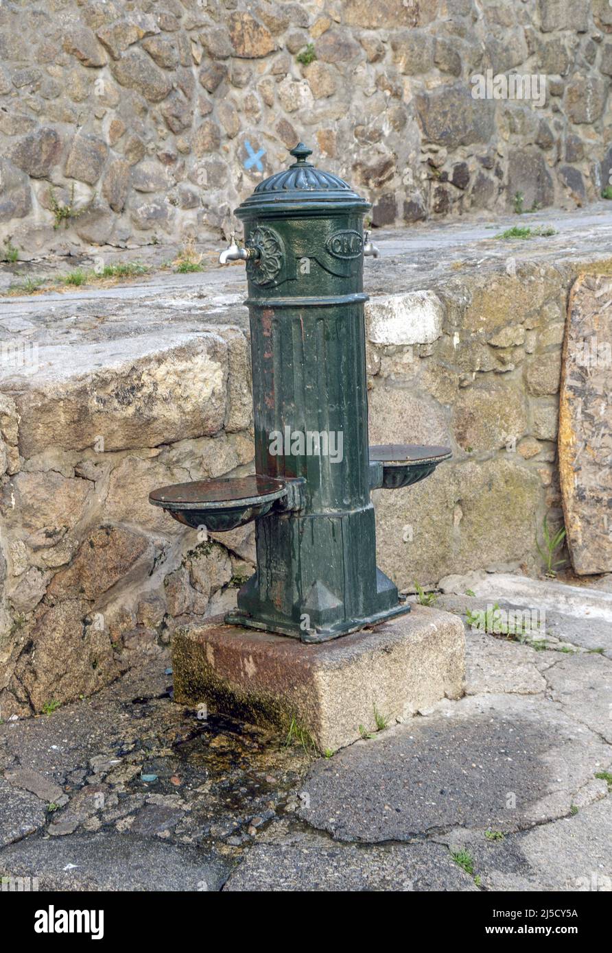 Portogallo, Porto, 24.07.2020. Distributore d'acqua nel quartiere Ribeira di Porto su 24.07.2020. [traduzione automatizzata] Foto Stock