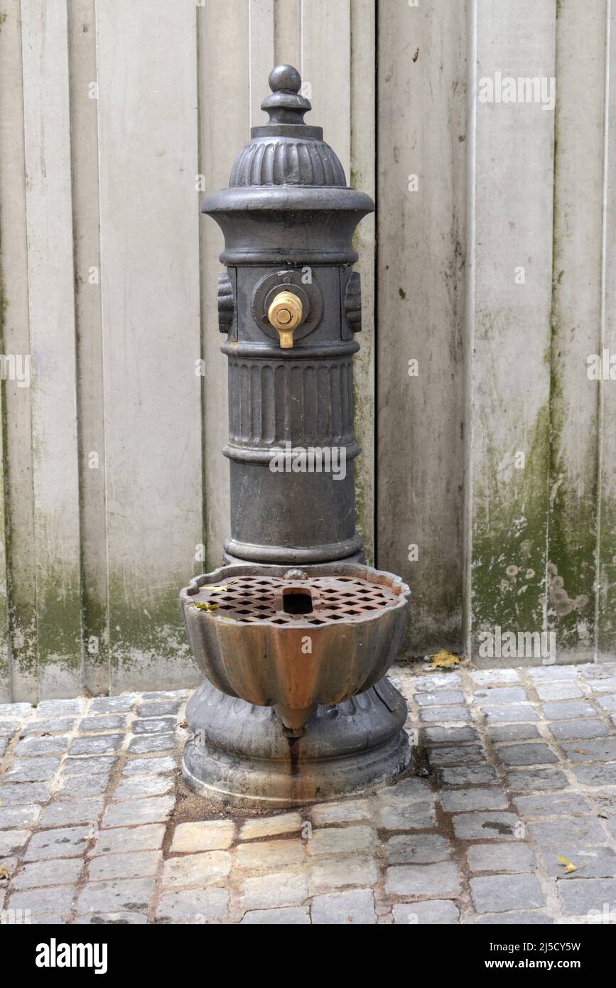 Portogallo, Porto, 21.07.2020. Distributore d'acqua nel quartiere Ribeira di Porto su 21.07.2020. [traduzione automatizzata] Foto Stock