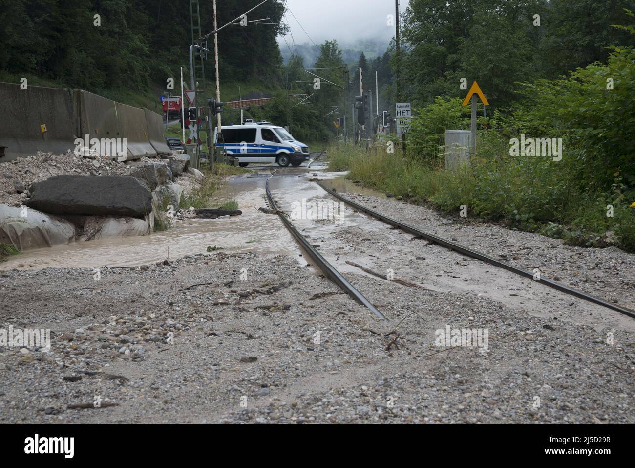 Acque alte e inondazioni dopo le tempeste in Berchtesgadener Land in alta Baviera - 18 luglio 2021. Qui un collegamento ferroviario interrotto. Foto: Sebastian Beck [traduzione automatizzata] Foto Stock