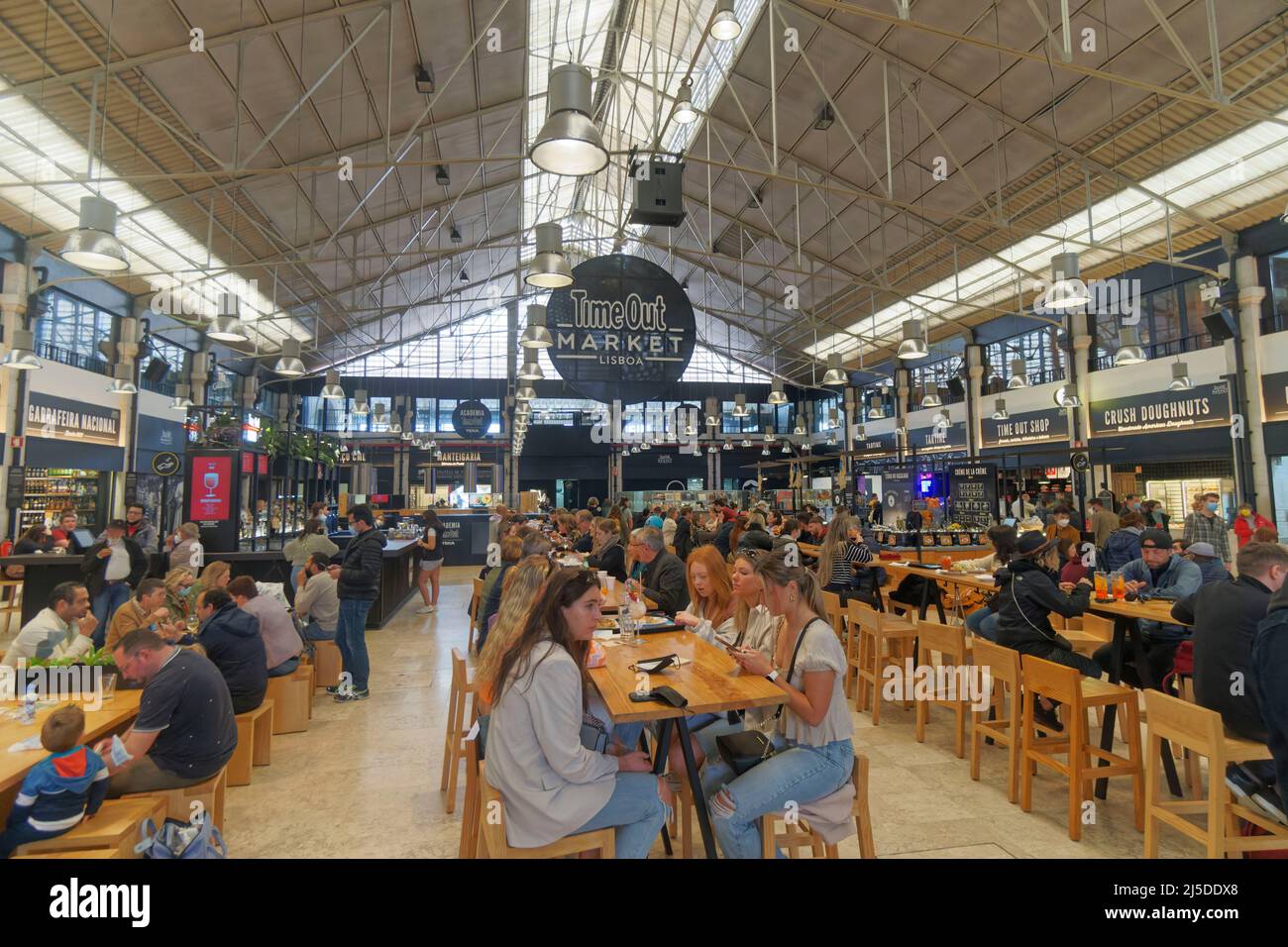 Mercado da Ribeira, Time out Market Lisboa, Bairro Alto, Lissabon, Portogallo, Europa Foto Stock