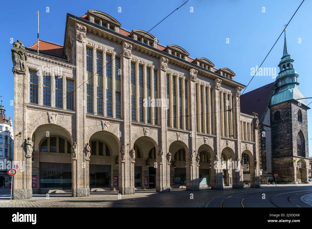 Görlitzer Kaufhaus bis 2009, im Jugendstil 1913 erbaut, rechts die Frauenkirche, Filmkulisse von Grand Budapest Hotel, Görlitz, Oberlausitz, Sachsen, Foto Stock