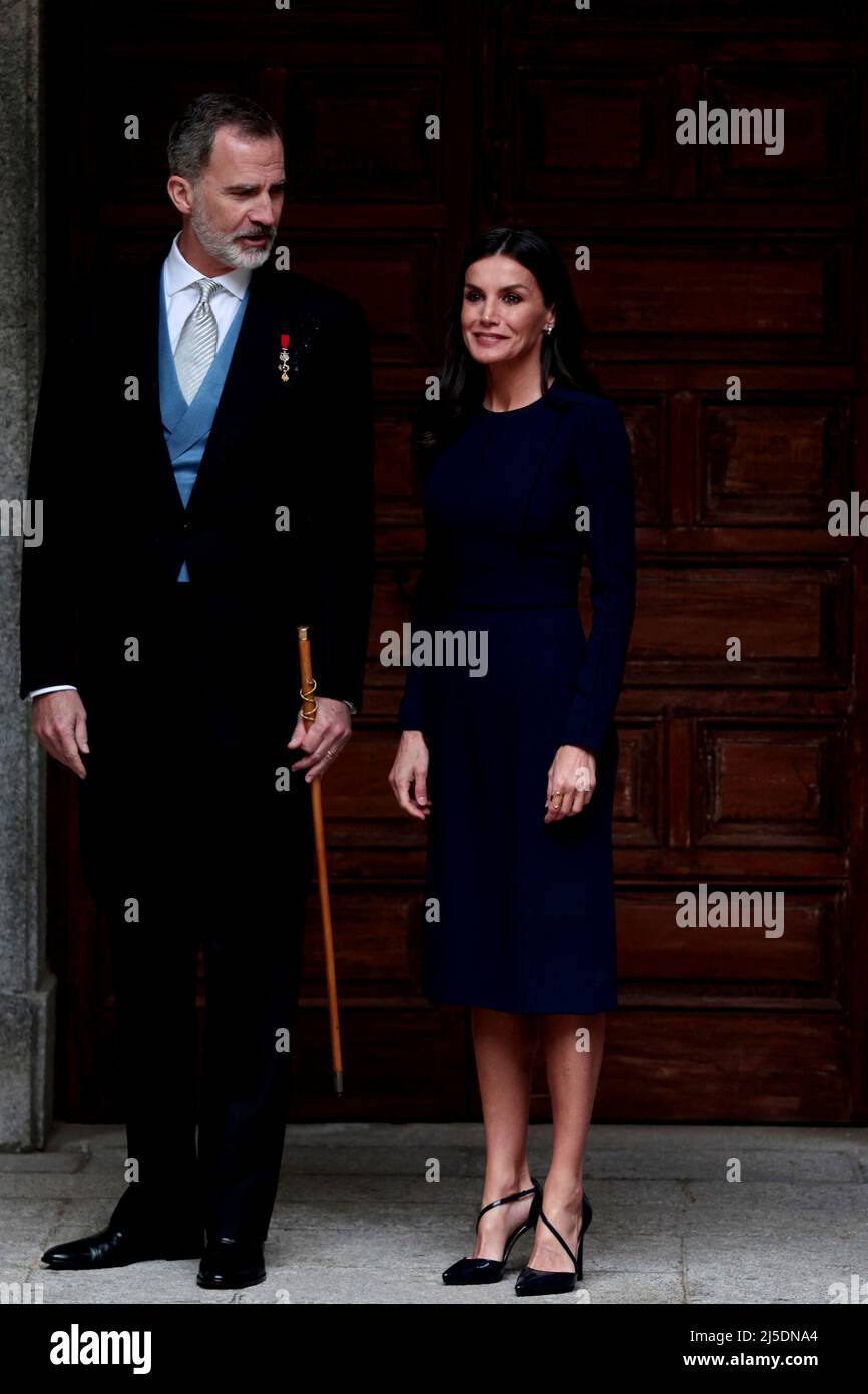 Alcala de Henares, Madrid, Spagna; 22.04.2022.- Re e Regina di Spagna hanno consegnato il Premio Cervantes, il premio più prestigioso per la letteratura spagnola, alla romanziera e poeta uruguaiana Cristina Peri Rossi, che non era in grado di assistere a causa di problemi di salute ed era rappresentata dall'attrice argentina Cecilia Roth. Foto: Juan Carlos Rojas Credit: dpa Picture Alliance/Alamy Live News Foto Stock