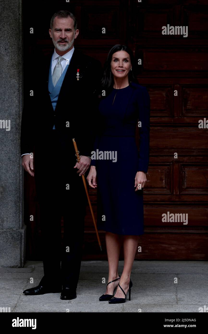 Alcala de Henares, Madrid, Spagna; 22.04.2022.- Re e Regina di Spagna hanno consegnato il Premio Cervantes, il premio più prestigioso per la letteratura spagnola, alla romanziera e poeta uruguaiana Cristina Peri Rossi, che non era in grado di assistere a causa di problemi di salute ed era rappresentata dall'attrice argentina Cecilia Roth. Foto: Juan Carlos Rojas Credit: dpa Picture Alliance/Alamy Live News Foto Stock