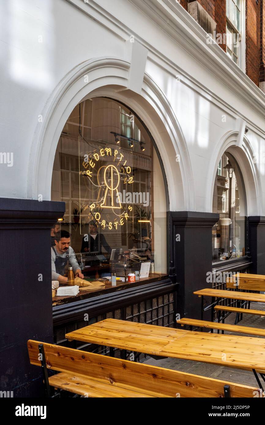 Redemption Roasters Coffee Shop. Redemption Roasters è una piccola catena di caffetterie che gestisce una maestria del caffè basata sulla prigione per riaddestrare i criminali. Foto Stock