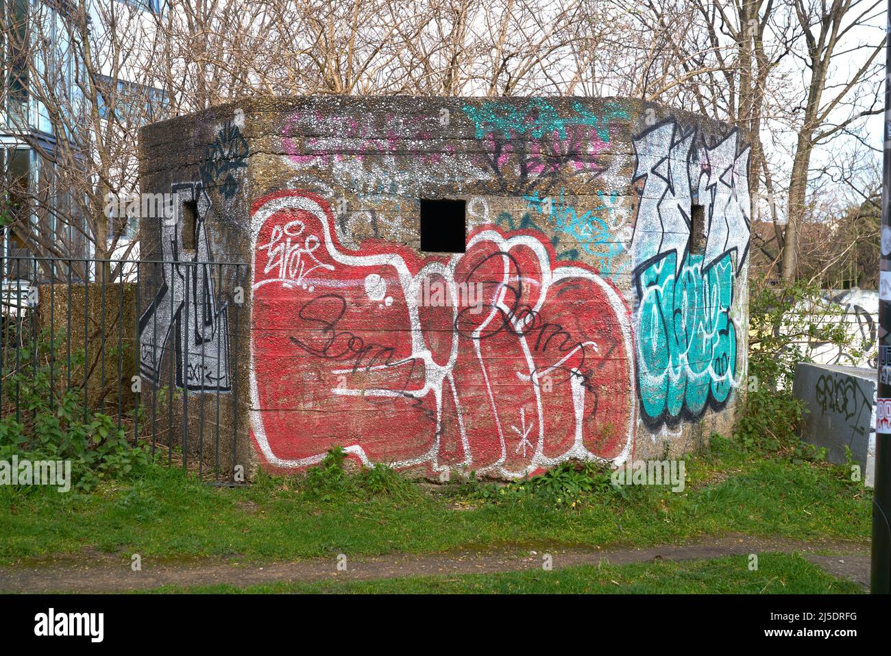 Bunker della seconda Guerra Mondiale. WW2 bunker di conrete. Greenway Londra Foto Stock