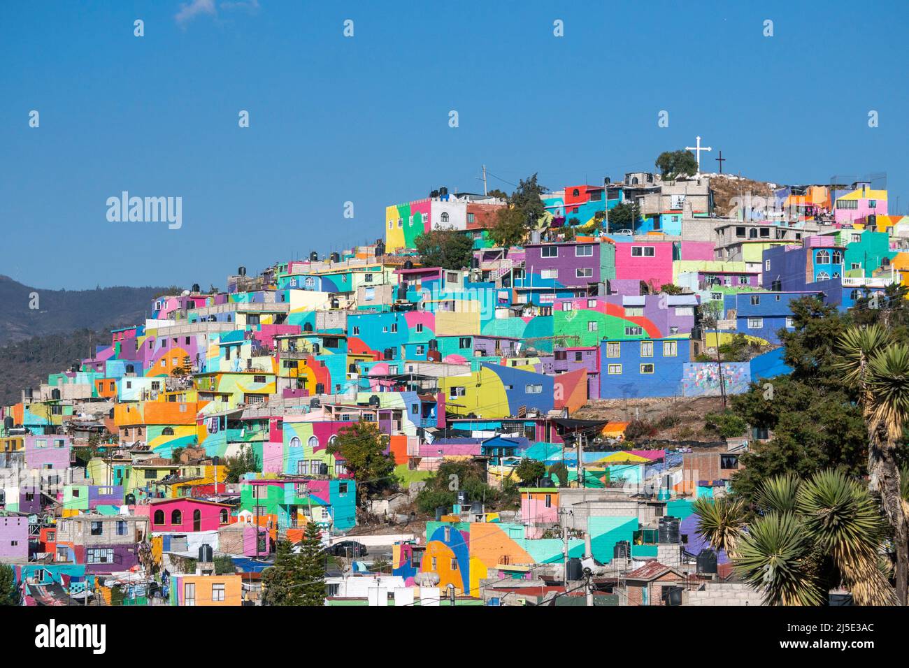 Distretto vivente colorato in Pachuca, stato di Hidalgo, Messico. Grand Mural - edifici colorati in Cubitos colonia Foto Stock