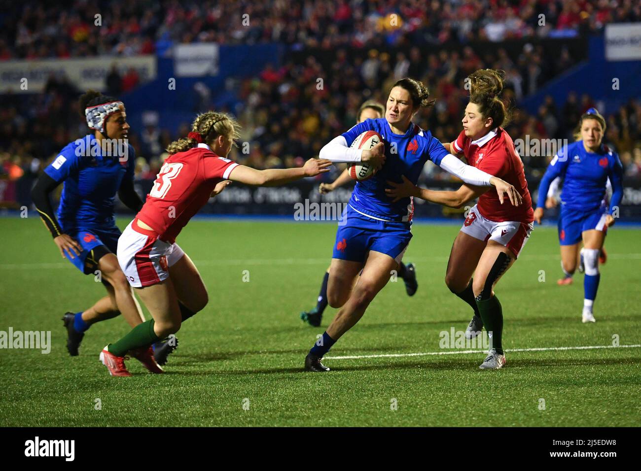 Il francese Jessy Trémoulière si rompe per fare una prova durante la partita delle sei Nazioni delle donne TikTok al Cardiff Arms Park di Cardiff. Data foto: Venerdì 22 aprile 2022. Foto Stock