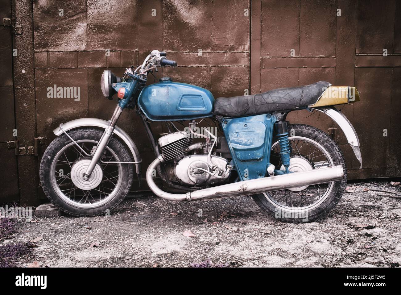 Old Blue Motorcycle. Design retrò. Foto Stock