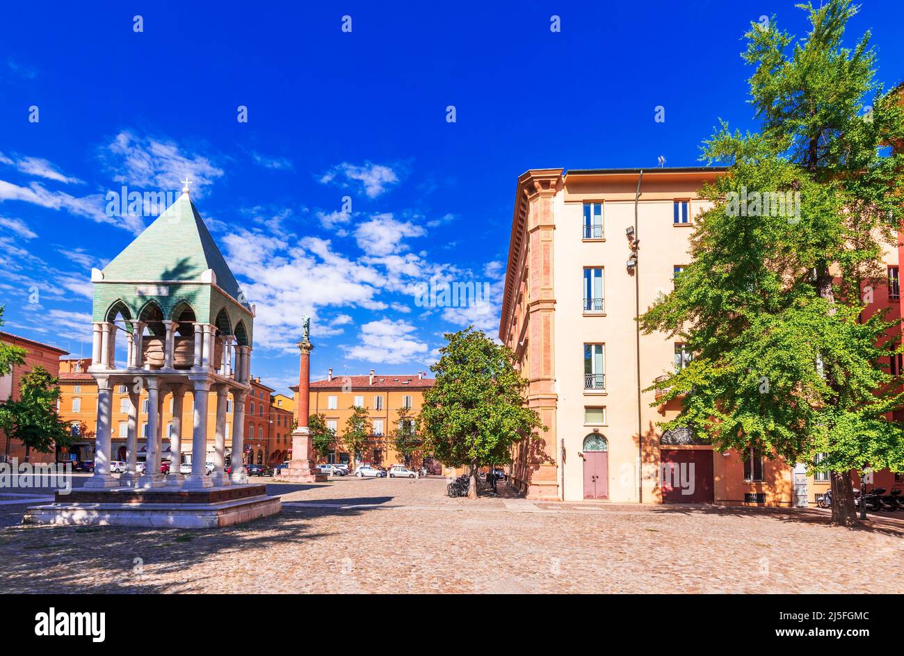 Bologna, Italia. Piazza San Domenico e Arca di Rolandino de' Passeggeri costruiti nel 1480 Foto Stock