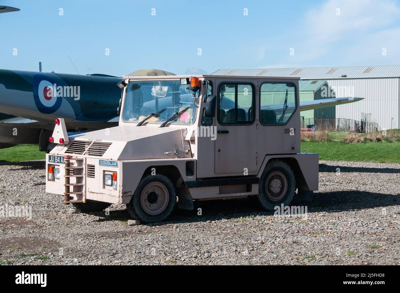 Solway Aviation Museum - Douglas Super-taskmaster Aircraft Tug Foto Stock